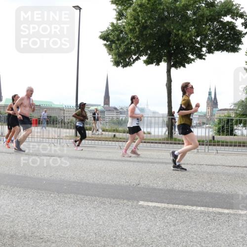 29.06.2025 - hella hamburg halbmarathon Lena Gebhardt http://msf.ph/oto/8429298 29.06.2025 10:43:53 Lombardsbrücke 15285, 1, 1023, 1026, 1095, 1306, 1310, 1400, 1459, 1802, 1804, 2073, 2186, 2692, 2733, 3065, 3288, 3390, 3596, 3597, 4627, 4636, 4866, 4898, 5001, 5127, 5192, 5201, 5214, 5293, 5370, 5890, 5902, 5905, 6012, 6036, 6096, 6226, 6334, 6895, 6931, 6971, 6973, 7197, 7205, 7206, 7326, 7489, 7504, 7610, 7926, 8000, 8058, 8233, 8408, 8504, 8591, 8763, 8870, 8957, 9073, 9704, 9831, 9879, 10083, 10097, 10200, 10202 meine-sportfotos.de