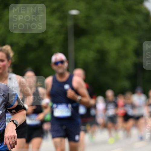 29.06.2025 - hella hamburg halbmarathon Dr. Thomas Lammeyer http://msf.ph/oto/8429303 29.06.2025 10:51:34 Kennedybrücke 1371, 1555, 1593, 1608, 1837, 1961, 2162, 2327, 2500, 2537, 2556, 2981, 3277, 3339, 3406, 3407, 3823, 4325, 4342, 5697, 5700, 5895, 6485, 6740, 6995, 7430, 7431, 7827, 7960, 8131, 8541, 8967, 9092, 9557, 9743, 10511, 10514, 10515, 10591, 11160, 11378 meine-sportfotos.de