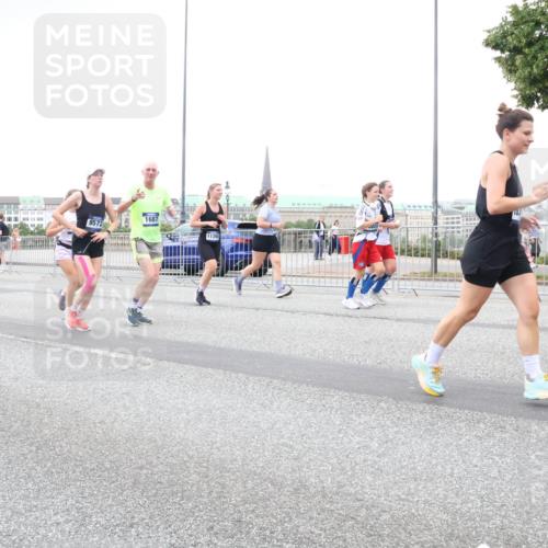 29.06.2025 - hella hamburg halbmarathon Lena Gebhardt http://msf.ph/oto/8429311 29.06.2025 10:54:02 Lombardsbrücke 17309, 9572, 1687, 11390, 1017, 1263, 1687, 1744, 1753, 1762, 1779, 1789, 1822, 2079, 2372, 2429, 2600, 2761, 2854, 3055, 3079, 3187, 3188, 3249, 3364, 3465, 3467, 3557, 4323, 4685, 4801, 4838, 5157, 5309, 5430, 5514, 5804, 5817, 5856, 5857, 5898, 5964, 6039, 6192, 6273, 6306, 6468, 6583, 6913, 6987, 6988, 6996, 7039, 7498, 7537, 7614, 7874, 7890, 7946, 8867, 8924, 9077, 9138, 9203, 9503, 9531, 9572, 9771, 10207, 11354, 11390, 11785 meine-sportfotos.de