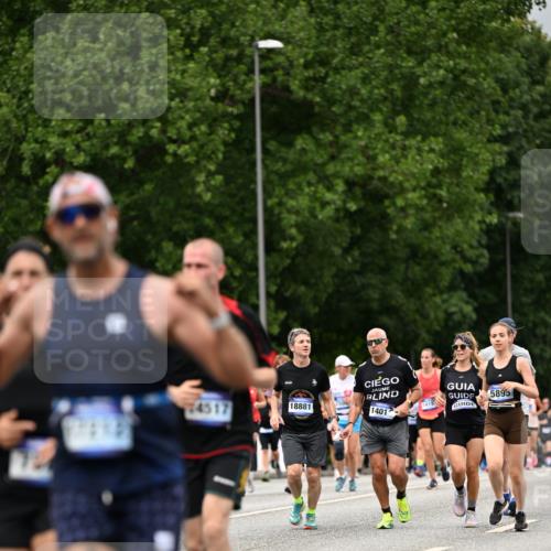 29.06.2025 - hella hamburg halbmarathon Dr. Thomas Lammeyer http://msf.ph/oto/8429337 29.06.2025 10:51:34 Kennedybrücke 1371, 1555, 1593, 1608, 1837, 1961, 2162, 2327, 2500, 2537, 2556, 2981, 3277, 3339, 3406, 3407, 3823, 4325, 4342, 5697, 5700, 5895, 6485, 6740, 6995, 7430, 7431, 7827, 7960, 8131, 8541, 8967, 9092, 9557, 9743, 10511, 10514, 10515, 10591, 11160, 11378 meine-sportfotos.de