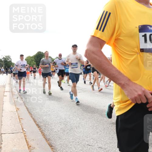 29.06.2025 - hella hamburg halbmarathon Lena Gebhardt http://msf.ph/oto/8429350 29.06.2025 10:19:43 Lombardsbrücke 18698, 4170, 13821, 17714, 10039, 1110, 1145, 1154, 1332, 1534, 1708, 2017, 2311, 2357, 2405, 2441, 2589, 2795, 2812, 2895, 2918, 2993, 2995, 3446, 3678, 4108, 4110, 4170, 4539, 4562, 4570, 4722, 4979, 5035, 5123, 5178, 5251, 5397, 5449, 5849, 5878, 6444, 6542, 6796, 6797, 6872, 6874, 6939, 7137, 7143, 7248, 7249, 7836, 7917, 8146, 8427, 8537, 8575, 9252, 9856, 10039, 10124, 10129, 10349, 10540, 10594, 10622, 11036 meine-sportfotos.de