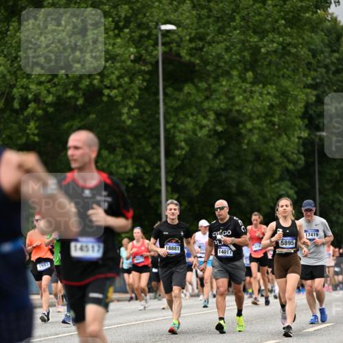 29.06.2025 - hella hamburg halbmarathon Dr. Thomas Lammeyer http://msf.ph/oto/8429365 29.06.2025 10:51:35 Kennedybrücke 1371, 1555, 1593, 1608, 1961, 2162, 2327, 2500, 2537, 2556, 2981, 3277, 3339, 3406, 3407, 3823, 4325, 4342, 5697, 5700, 5895, 6485, 6740, 6995, 7827, 7960, 8131, 8541, 8967, 9092, 9557, 9743, 10511, 10514, 10515, 10591, 11160, 11378 meine-sportfotos.de