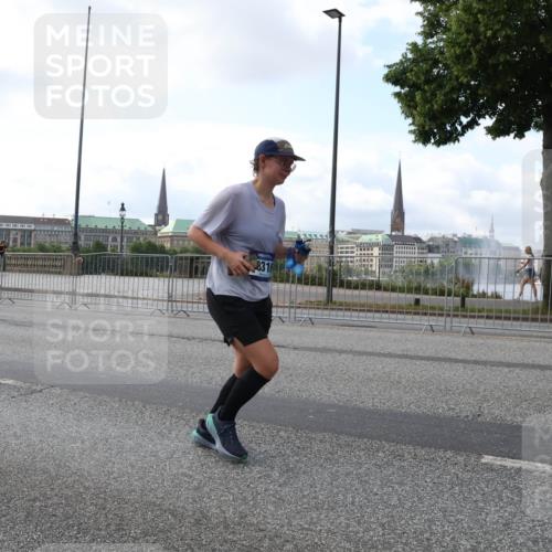 29.06.2025 - hella hamburg halbmarathon Lena Gebhardt http://msf.ph/oto/8429370 29.06.2025 10:07:09 Lombardsbrücke 8316, 1993, 2032, 4262, 4550, 5242, 5845, 5899, 6517, 6518, 6572, 6707, 6713, 6715, 6833, 7503, 8290, 8744, 8960, 9338, 10283, 10700, 11758, 12418, 12550, 15051, 16554, 16692, 17062, 17174, 17895, 18218, 18316, 18343, 18381, 18828 meine-sportfotos.de