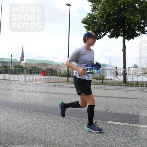 29.06.2025 - hella hamburg halbmarathon Lena Gebhardt http://msf.ph/oto/8429383 29.06.2025 10:07:09 Lombardsbrücke 1831, 1993, 2032, 4262, 4550, 5242, 5845, 5899, 6517, 6518, 6572, 6707, 6713, 6715, 6833, 7503, 8290, 8744, 8960, 9338, 10283, 10700, 11758, 12418, 12550, 15051, 16554, 16692, 17062, 17174, 17895, 18218, 18316, 18343, 18381, 18828 meine-sportfotos.de