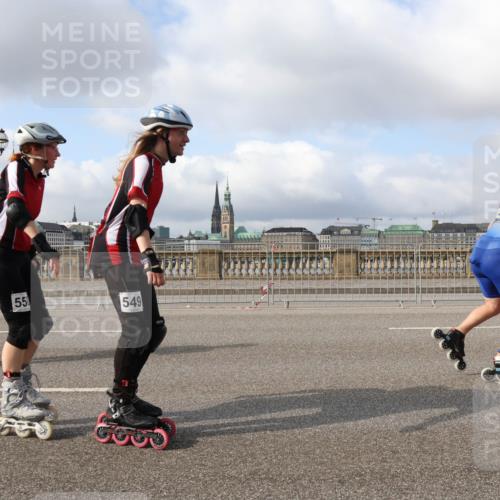 29.06.2025 - hella hamburg halbmarathon Lena Gebhardt http://msf.ph/oto/8429425 29.06.2025 08:59:43 Lombardsbrücke 555, 501, 550, 549, 20470, 470 meine-sportfotos.de