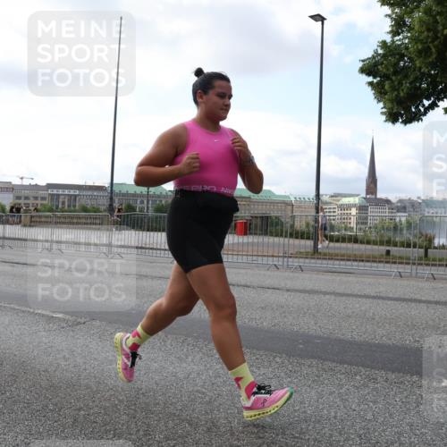 29.06.2025 - hella hamburg halbmarathon Lena Gebhardt http://msf.ph/oto/8429432 29.06.2025 10:07:13 Lombardsbrücke 1893, 1993, 2032, 4262, 4550, 5242, 5845, 5899, 6196, 6517, 6518, 6572, 6707, 6713, 6715, 6833, 7503, 8744, 8960, 9338, 9967, 10283, 10700, 11758, 12418, 12550, 15051, 15673, 16554, 17062, 17174, 17895, 18218, 18316, 18343 meine-sportfotos.de