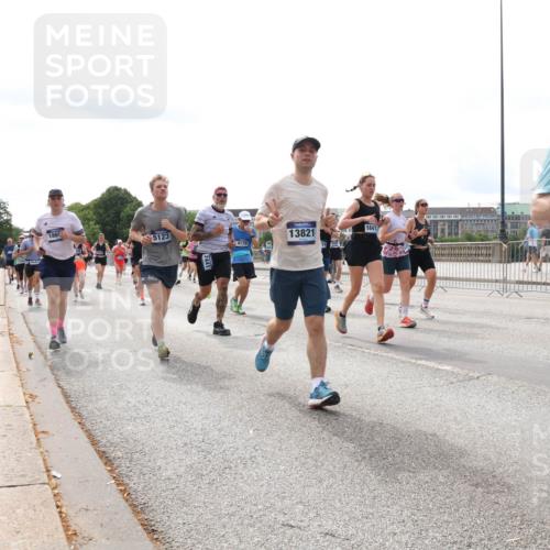 29.06.2025 - hella hamburg halbmarathon Lena Gebhardt http://msf.ph/oto/8429435 29.06.2025 10:19:44 Lombardsbrücke 186, 5123, 4170, 13821, 18417, 584, 1110, 1115, 1145, 1154, 1332, 1534, 1708, 2017, 2357, 2405, 2441, 2589, 2795, 2812, 2895, 2918, 2993, 2995, 3446, 3678, 4108, 4110, 4170, 4539, 4562, 4570, 4722, 4979, 5035, 5123, 5178, 5251, 5397, 5449, 5849, 5878, 6444, 6542, 6796, 6797, 6872, 6874, 6939, 7137, 7143, 7248, 7249, 7808, 7836, 7917, 8146, 8427, 8537, 8575, 9252, 9856, 10039, 10124, 10129, 10349, 10540, 10594, 10622, 11036 meine-sportfotos.de