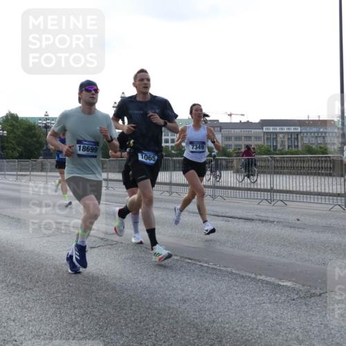 29.06.2025 - hella hamburg halbmarathon Lena Gebhardt http://msf.ph/oto/8429450 29.06.2025 09:44:31 Lombardsbrücke 123, 18699, 2025, 7349, 1065, 1065, 1122, 1953, 2021, 2879, 3075, 3845, 3968, 4678, 5308, 5344, 7231, 7349, 7793, 8975, 9047, 9079, 10106, 10173, 10222, 10655, 10790, 11877, 12337, 12369, 13606, 13779, 14828, 15268, 15576, 15583, 15655, 15880, 16118, 17258, 17354, 18567, 18699, 19114 meine-sportfotos.de