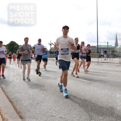 29.06.2025 - hella hamburg halbmarathon Lena Gebhardt http://msf.ph/oto/8429455 29.06.2025 10:19:44 Lombardsbrücke 18698, 123, 4170, 13821, 18417, 1110, 1115, 1145, 1154, 1332, 1534, 1708, 2017, 2357, 2405, 2441, 2589, 2795, 2812, 2895, 2918, 2993, 2995, 3446, 3678, 4108, 4110, 4170, 4539, 4562, 4570, 4722, 4979, 5035, 5123, 5178, 5251, 5397, 5449, 5849, 5878, 6444, 6542, 6796, 6797, 6872, 6874, 6939, 7137, 7143, 7248, 7249, 7808, 7836, 7917, 8146, 8427, 8537, 8575, 9252, 9856, 10039, 10124, 10129, 10349, 10540, 10594, 10622, 11036 meine-sportfotos.de