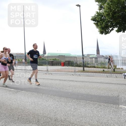 29.06.2025 - hella hamburg halbmarathon Lena Gebhardt http://msf.ph/oto/8429458 29.06.2025 10:43:55 Lombardsbrücke 15294, 1023, 1026, 1095, 1306, 1310, 1400, 1459, 1802, 1804, 2073, 2186, 2692, 2733, 3065, 3288, 3390, 3596, 3597, 4627, 4636, 4866, 4898, 5001, 5127, 5192, 5201, 5214, 5293, 5370, 5730, 5731, 5890, 5902, 5905, 6012, 6036, 6096, 6226, 6334, 6895, 6931, 6971, 6973, 7197, 7205, 7206, 7326, 7489, 7504, 7610, 7818, 7926, 8000, 8058, 8233, 8504, 8591, 8763, 8870, 8957, 9073, 9704, 9831, 9879, 10083, 10097, 10200, 10202 meine-sportfotos.de