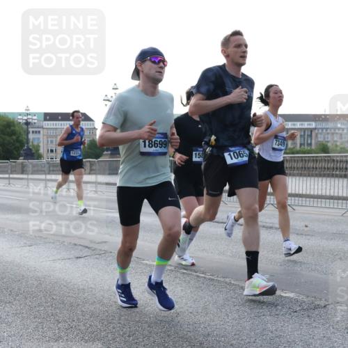 29.06.2025 - hella hamburg halbmarathon Lena Gebhardt http://msf.ph/oto/8429492 29.06.2025 09:44:31 Lombardsbrücke 1233, 102, 18699, 15, 1065, 7349, 1065, 1122, 1953, 2021, 2879, 3075, 3845, 3968, 4678, 5308, 5344, 7231, 7349, 7793, 8975, 9047, 9079, 10106, 10173, 10222, 10655, 10790, 11877, 12337, 12369, 13606, 13779, 14828, 15268, 15576, 15583, 15655, 15880, 16118, 17258, 17354, 18567, 18699, 19114 meine-sportfotos.de