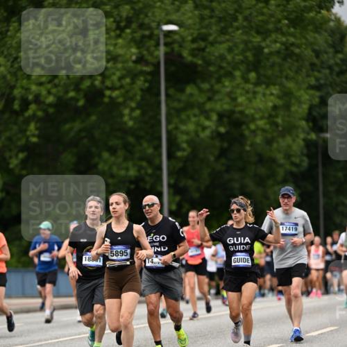 29.06.2025 - hella hamburg halbmarathon Dr. Thomas Lammeyer http://msf.ph/oto/8429495 29.06.2025 10:51:37 Kennedybrücke 1555, 1593, 1608, 2162, 2327, 2500, 2537, 2556, 2981, 3277, 3339, 3406, 3407, 3823, 4325, 4342, 5697, 5700, 5895, 6740, 6995, 7827, 7960, 8131, 8541, 8967, 9092, 9557, 9743, 10511, 10514, 10515, 10591, 11160, 11378 meine-sportfotos.de