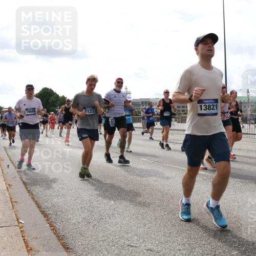 29.06.2025 - hella hamburg halbmarathon Lena Gebhardt http://msf.ph/oto/8429498 29.06.2025 10:19:44 Lombardsbrücke 18698, 5123, 2441, 4170, 17714, 13821, 1110, 1115, 1145, 1154, 1332, 1534, 1708, 2017, 2357, 2405, 2441, 2589, 2795, 2812, 2895, 2918, 2993, 2995, 3446, 3678, 4108, 4110, 4170, 4539, 4562, 4570, 4722, 4979, 5035, 5123, 5178, 5251, 5397, 5449, 5849, 5878, 6444, 6542, 6796, 6797, 6872, 6874, 6939, 7137, 7143, 7248, 7249, 7808, 7836, 7917, 8146, 8427, 8537, 8575, 9252, 9856, 10039, 10124, 10129, 10349, 10540, 10594, 10622, 11036 meine-sportfotos.de