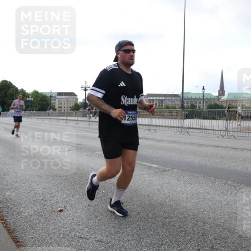 29.06.2025 - hella hamburg halbmarathon Lena Gebhardt http://msf.ph/oto/8429511 29.06.2025 10:07:16 Lombardsbrücke 2550, 1893, 1993, 2032, 4262, 4550, 5242, 5845, 5899, 6196, 6517, 6518, 6572, 6707, 6713, 6715, 6833, 7503, 8744, 8960, 9338, 9967, 10283, 10700, 11758, 12418, 12550, 15051, 15673, 16554, 17062, 17174, 17895, 18218, 18316, 18343 meine-sportfotos.de