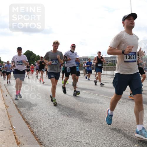 29.06.2025 - hella hamburg halbmarathon Lena Gebhardt http://msf.ph/oto/8429513 29.06.2025 10:19:44 Lombardsbrücke 18698, 5123, 2441, 170, 17714, 13821, 1110, 1115, 1145, 1154, 1332, 1534, 1708, 2017, 2357, 2405, 2441, 2589, 2795, 2812, 2895, 2918, 2993, 2995, 3446, 3678, 4108, 4110, 4170, 4539, 4562, 4570, 4722, 4979, 5035, 5123, 5178, 5251, 5397, 5449, 5849, 5878, 6444, 6542, 6796, 6797, 6872, 6874, 6939, 7137, 7143, 7248, 7249, 7808, 7836, 7917, 8146, 8427, 8537, 8575, 9252, 9856, 10039, 10124, 10129, 10349, 10540, 10594, 10622, 11036 meine-sportfotos.de