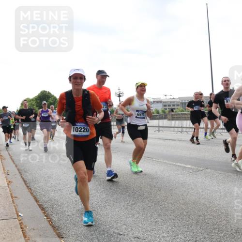 29.06.2025 - hella hamburg halbmarathon Lena Gebhardt http://msf.ph/oto/8429538 29.06.2025 10:43:56 Lombardsbrücke 13371, 6334, 3597, 10220, 73, 6971, 97, 6298, 1023, 1026, 1095, 1306, 1310, 1400, 1459, 1802, 1804, 2073, 2186, 2692, 2733, 3065, 3288, 3390, 3596, 3597, 4627, 4636, 4866, 4898, 5001, 5127, 5192, 5201, 5214, 5293, 5370, 5730, 5731, 5890, 5902, 5905, 6036, 6096, 6226, 6334, 6895, 6931, 6971, 6973, 7197, 7205, 7206, 7326, 7489, 7504, 7610, 7818, 8000, 8058, 8233, 8504, 8591, 8763, 8870, 8957, 9073, 9704, 9831, 9879, 10083, 10097, 10200, 10202, 11955 meine-sportfotos.de