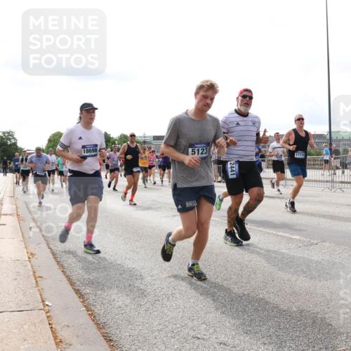 29.06.2025 - hella hamburg halbmarathon Lena Gebhardt http://msf.ph/oto/8429575 29.06.2025 10:19:45 Lombardsbrücke 6444, 18698, 1761, 5123, 2441, 17714, 1110, 1115, 1145, 1154, 1332, 1534, 1708, 2017, 2357, 2405, 2441, 2589, 2795, 2812, 2895, 2918, 2993, 2995, 3446, 3678, 4108, 4110, 4170, 4539, 4562, 4570, 4722, 4979, 5035, 5123, 5251, 5397, 5449, 5849, 5878, 6444, 6542, 6796, 6797, 6872, 6874, 6939, 7137, 7143, 7248, 7249, 7519, 7808, 7836, 7917, 8146, 8427, 8537, 8575, 9856, 10039, 10124, 10129, 10349, 10540, 10594, 10622, 11028, 11036 meine-sportfotos.de