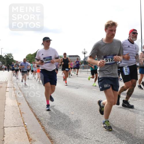 29.06.2025 - hella hamburg halbmarathon Lena Gebhardt http://msf.ph/oto/8429630 29.06.2025 10:19:45 Lombardsbrücke 6444, 18698, 1761, 5123, 2441, 17714, 1110, 1115, 1145, 1154, 1332, 1534, 1708, 2017, 2357, 2405, 2441, 2589, 2795, 2812, 2895, 2918, 2993, 2995, 3446, 3678, 4108, 4110, 4170, 4539, 4562, 4570, 4722, 4979, 5035, 5123, 5251, 5397, 5449, 5849, 5878, 6444, 6542, 6796, 6797, 6872, 6874, 6939, 7137, 7143, 7248, 7249, 7519, 7808, 7836, 7917, 8146, 8427, 8537, 8575, 9856, 10039, 10124, 10129, 10349, 10540, 10594, 10622, 11028, 11036 meine-sportfotos.de