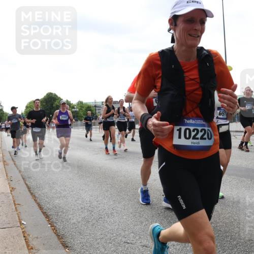 29.06.2025 - hella hamburg halbmarathon Lena Gebhardt http://msf.ph/oto/8429645 29.06.2025 10:43:56 Lombardsbrücke 13371, 6334, 3597, 10285, 10220, 2733, 69, 15790, 97, 1023, 1026, 1095, 1306, 1310, 1400, 1459, 1802, 1804, 2073, 2186, 2692, 2733, 3065, 3288, 3390, 3596, 3597, 4627, 4636, 4866, 4898, 5001, 5127, 5192, 5201, 5214, 5293, 5370, 5730, 5731, 5890, 5902, 5905, 6036, 6096, 6226, 6334, 6895, 6931, 6971, 6973, 7197, 7205, 7206, 7326, 7489, 7504, 7610, 7818, 8000, 8058, 8233, 8504, 8591, 8763, 8870, 8957, 9073, 9704, 9831, 9879, 10083, 10097, 10200, 10202, 11955 meine-sportfotos.de