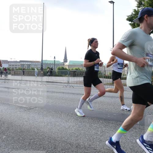 29.06.2025 - hella hamburg halbmarathon Lena Gebhardt http://msf.ph/oto/8429648 29.06.2025 09:44:33 Lombardsbrücke 158, 12337, 7349, 1869, 2025, 1065, 1122, 2021, 2879, 3075, 3845, 3968, 4678, 5308, 5344, 7231, 7349, 7793, 8473, 8731, 8975, 9047, 9079, 10106, 10173, 10222, 10655, 10790, 11877, 12337, 12369, 13606, 13779, 14828, 15268, 15576, 15583, 15655, 15880, 16118, 16736, 17258, 17354, 18567, 18699, 19114 meine-sportfotos.de