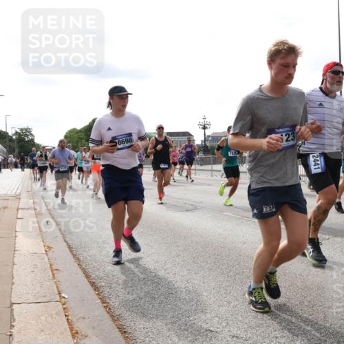 29.06.2025 - hella hamburg halbmarathon Lena Gebhardt http://msf.ph/oto/8429656 29.06.2025 10:19:45 Lombardsbrücke 6444, 3678, 8698, 1761, 7836, 23, 2441, 17714, 1110, 1115, 1145, 1154, 1332, 1534, 1708, 2017, 2357, 2405, 2441, 2589, 2795, 2812, 2895, 2918, 2993, 2995, 3446, 3678, 4108, 4110, 4170, 4539, 4562, 4570, 4722, 4979, 5035, 5123, 5251, 5397, 5449, 5849, 5878, 6444, 6542, 6796, 6797, 6872, 6874, 6939, 7137, 7143, 7248, 7249, 7519, 7808, 7836, 7917, 8146, 8427, 8537, 8575, 9856, 10039, 10124, 10129, 10349, 10540, 10594, 10622, 11028, 11036 meine-sportfotos.de