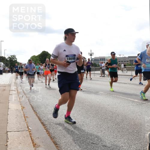 29.06.2025 - hella hamburg halbmarathon Lena Gebhardt http://msf.ph/oto/8429684 29.06.2025 10:19:46 Lombardsbrücke 16444, 3678, 18698, 1751, 4170, 512, 1110, 1115, 1145, 1154, 1332, 1534, 1708, 2017, 2064, 2357, 2405, 2441, 2589, 2795, 2812, 2895, 2918, 2993, 2995, 3278, 3446, 3678, 4108, 4110, 4170, 4539, 4562, 4570, 4722, 4979, 5035, 5123, 5251, 5397, 5449, 5849, 5878, 6444, 6796, 6797, 6872, 6874, 6939, 7137, 7143, 7248, 7249, 7519, 7808, 7836, 7917, 8146, 8387, 8427, 8537, 8575, 9856, 10039, 10349, 10540, 10594, 10622, 11028, 11036 meine-sportfotos.de