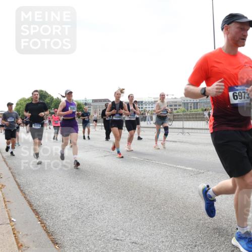 29.06.2025 - hella hamburg halbmarathon Lena Gebhardt http://msf.ph/oto/8429699 29.06.2025 10:43:57 Lombardsbrücke 13371, 6334, 3597, 10285, 8058, 6973, 15790, 1023, 1026, 1095, 1306, 1310, 1400, 1459, 1802, 1804, 2073, 2186, 2692, 2733, 3065, 3288, 3390, 3596, 3597, 4627, 4636, 4866, 4898, 5001, 5127, 5192, 5201, 5214, 5293, 5370, 5730, 5731, 5890, 5902, 5905, 6036, 6096, 6226, 6334, 6895, 6931, 6971, 6973, 7197, 7205, 7206, 7326, 7489, 7504, 7610, 7818, 8000, 8058, 8233, 8504, 8591, 8763, 8870, 8957, 9073, 9704, 9831, 9879, 10083, 10097, 10200, 10202, 11955 meine-sportfotos.de
