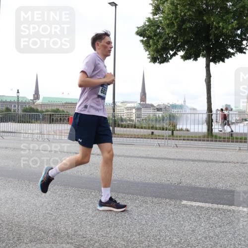 29.06.2025 - hella hamburg halbmarathon Lena Gebhardt http://msf.ph/oto/8429707 29.06.2025 10:07:21 Lombardsbrücke 683, 1893, 2032, 2136, 3922, 4262, 4502, 4550, 5242, 5845, 5899, 6196, 6517, 6518, 6707, 6713, 6715, 6833, 7019, 7503, 8744, 9338, 9967, 10283, 10700, 11758, 12418, 12550, 15051, 15673, 16554, 17062, 17895, 18218, 18316, 18721 meine-sportfotos.de