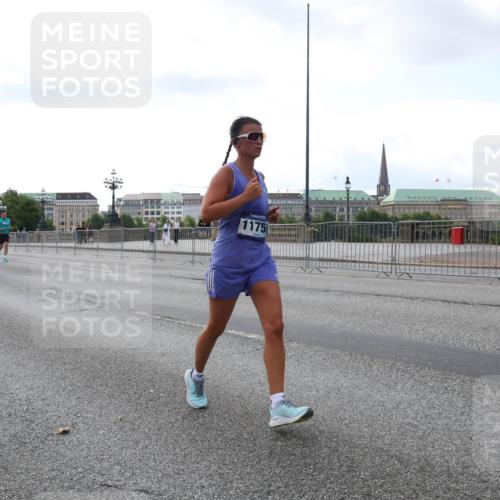 29.06.2025 - hella hamburg halbmarathon Lena Gebhardt http://msf.ph/oto/8429734 29.06.2025 10:07:22 Lombardsbrücke 6517, 4550, 1175, 1893, 2032, 2136, 3922, 4262, 4502, 4550, 5242, 5845, 5899, 6196, 6517, 6518, 6707, 6713, 6715, 6833, 7019, 7503, 8744, 9338, 9967, 10212, 10283, 10700, 11758, 12378, 12418, 12550, 15051, 15673, 16554, 17062, 17895, 18218, 18316, 18721 meine-sportfotos.de