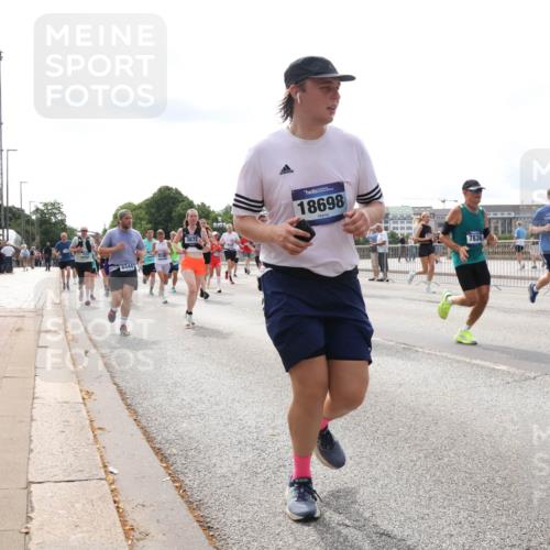 29.06.2025 - hella hamburg halbmarathon Lena Gebhardt http://msf.ph/oto/8429744 29.06.2025 10:19:46 Lombardsbrücke 6444, 367, 18698, 7836, 4570, 4170, 1110, 1115, 1145, 1154, 1332, 1534, 1708, 2017, 2064, 2357, 2405, 2441, 2589, 2795, 2812, 2895, 2918, 2993, 2995, 3278, 3446, 3678, 4108, 4110, 4170, 4539, 4562, 4570, 4722, 4979, 5035, 5123, 5251, 5397, 5449, 5849, 5878, 6444, 6796, 6797, 6872, 6874, 6939, 7137, 7143, 7248, 7249, 7519, 7808, 7836, 7917, 8146, 8387, 8427, 8537, 8575, 9856, 10039, 10349, 10540, 10594, 10622, 11028, 11036 meine-sportfotos.de