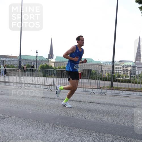29.06.2025 - hella hamburg halbmarathon Lena Gebhardt http://msf.ph/oto/8429785 29.06.2025 09:44:34 Lombardsbrücke 1233, 1065, 1122, 2021, 2879, 3075, 3845, 3968, 4678, 5344, 7231, 7349, 7793, 8473, 8731, 8975, 9047, 9079, 10106, 10173, 10655, 10790, 11877, 12337, 12369, 13606, 13779, 14828, 15268, 15576, 15583, 15655, 15880, 16118, 16736, 17258, 17354, 18567, 18699, 19114 meine-sportfotos.de