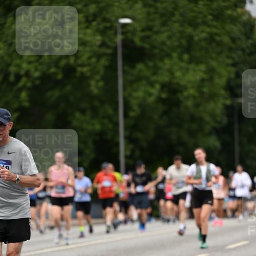 29.06.2025 - hella hamburg halbmarathon Dr. Thomas Lammeyer http://msf.ph/oto/8429788 29.06.2025 10:51:42 Kennedybrücke 1555, 1593, 2162, 2211, 2500, 2537, 2556, 2981, 3277, 3339, 3823, 4325, 4342, 5700, 5895, 6995, 7827, 7960, 8131, 8541, 9092, 9557, 9743, 9758, 10511, 11276, 11378 meine-sportfotos.de