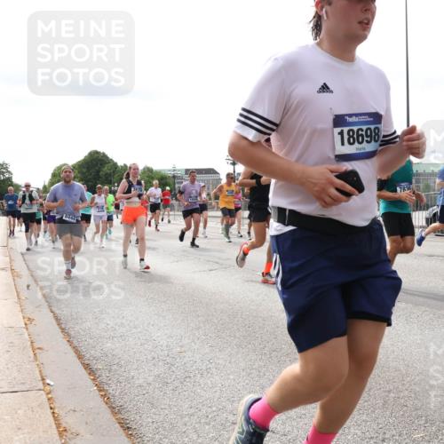 29.06.2025 - hella hamburg halbmarathon Lena Gebhardt http://msf.ph/oto/8429793 29.06.2025 10:19:46 Lombardsbrücke 16444, 2405, 18698, 7836, 1110, 1115, 1145, 1154, 1332, 1534, 1708, 2017, 2064, 2357, 2405, 2441, 2589, 2795, 2812, 2895, 2918, 2993, 2995, 3278, 3446, 3678, 4108, 4110, 4170, 4539, 4562, 4570, 4722, 4979, 5035, 5123, 5251, 5397, 5449, 5849, 5878, 6444, 6796, 6797, 6872, 6874, 6939, 7137, 7143, 7248, 7249, 7519, 7808, 7836, 7917, 8146, 8387, 8427, 8537, 8575, 9856, 10039, 10349, 10540, 10594, 10622, 11028, 11036 meine-sportfotos.de