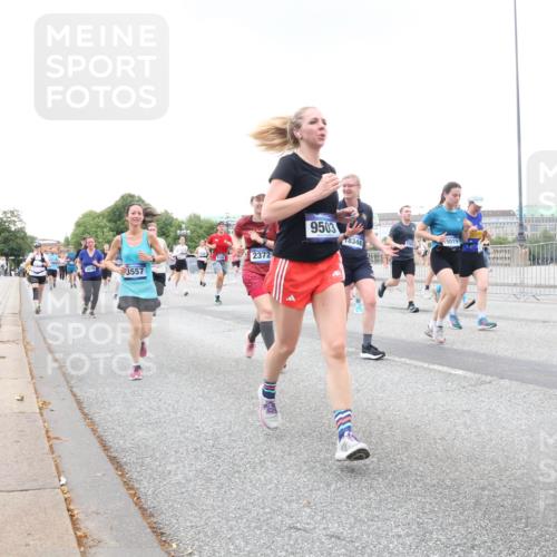 29.06.2025 - hella hamburg halbmarathon Lena Gebhardt http://msf.ph/oto/8429830 29.06.2025 10:54:05 Lombardsbrücke 2372, 3557, 9503, 18348, 9019, 1017, 1263, 1687, 1744, 1753, 1762, 1779, 1789, 1822, 2079, 2372, 2600, 2761, 2854, 3055, 3079, 3187, 3188, 3249, 3364, 3465, 3467, 3557, 4323, 4685, 4720, 4801, 4838, 5157, 5309, 5430, 5514, 5804, 5817, 5856, 5898, 5964, 6039, 6192, 6273, 6468, 6583, 6913, 6987, 6988, 6996, 7039, 7498, 7614, 7670, 7874, 7890, 7946, 8801, 8803, 8867, 8924, 9138, 9203, 9503, 9531, 9572, 9771, 10207, 11354, 11390, 11785 meine-sportfotos.de