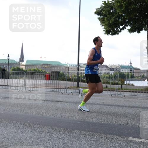 29.06.2025 - hella hamburg halbmarathon Lena Gebhardt http://msf.ph/oto/8429839 29.06.2025 09:44:34 Lombardsbrücke 1233, 1065, 1122, 2021, 2879, 3075, 3845, 3968, 4678, 5344, 7231, 7349, 7793, 8473, 8731, 8975, 9047, 9079, 10106, 10173, 10655, 10790, 11877, 12337, 12369, 13606, 13779, 14828, 15268, 15576, 15583, 15655, 15880, 16118, 16736, 17258, 17354, 18567, 18699, 19114 meine-sportfotos.de