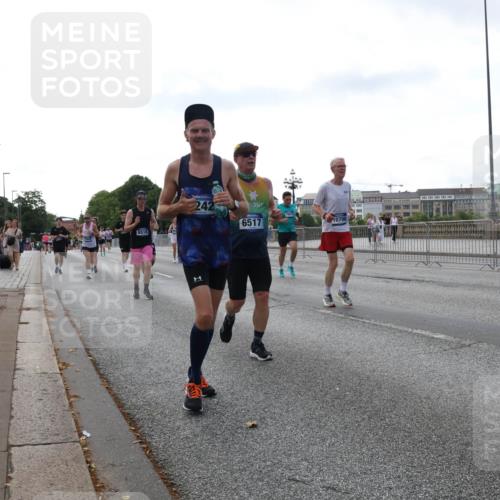 29.06.2025 - hella hamburg halbmarathon Lena Gebhardt http://msf.ph/oto/8429857 29.06.2025 10:07:25 Lombardsbrücke 6518, 242, 6517, 15473, 0700, 1173, 1893, 2032, 2136, 2190, 3922, 4262, 4502, 4550, 5242, 5899, 6196, 6517, 6518, 6707, 6713, 6715, 6833, 7019, 7503, 8744, 9338, 9967, 10212, 10283, 10700, 11758, 12378, 12550, 15051, 15673, 16241, 17062, 17895, 18218, 18316, 18721, 19134 meine-sportfotos.de