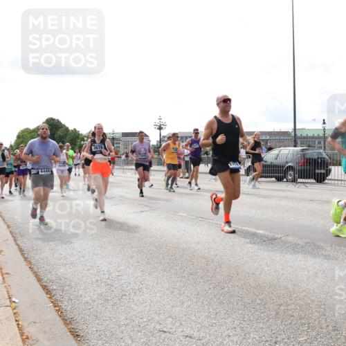 29.06.2025 - hella hamburg halbmarathon Lena Gebhardt http://msf.ph/oto/8429879 29.06.2025 10:19:47 Lombardsbrücke 6444, 3678, 8427, 7836, 4570, 1110, 1115, 1145, 1154, 1332, 1534, 1708, 2017, 2064, 2357, 2405, 2441, 2589, 2795, 2812, 2895, 2918, 2993, 2995, 3278, 3446, 3678, 4108, 4110, 4170, 4539, 4562, 4570, 4722, 4979, 5035, 5123, 5251, 5397, 5449, 5849, 5878, 6444, 6796, 6797, 6872, 6874, 6939, 7137, 7143, 7248, 7249, 7519, 7808, 7836, 7917, 8146, 8387, 8427, 8537, 8575, 8738, 9856, 10039, 10349, 10540, 10594, 10622, 10701, 11028, 11036 meine-sportfotos.de
