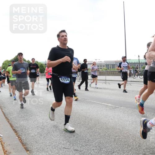 29.06.2025 - hella hamburg halbmarathon Lena Gebhardt http://msf.ph/oto/8429933 29.06.2025 10:43:59 Lombardsbrücke 5890, 2371, 12518, 462, 6334, 12792, 12520, 102, 3597, 1023, 1026, 1095, 1306, 1310, 1400, 1459, 1802, 1804, 2073, 2186, 2692, 2733, 3065, 3288, 3390, 3596, 3597, 4627, 4636, 4866, 4898, 5001, 5127, 5192, 5201, 5214, 5293, 5730, 5731, 5890, 5902, 5905, 6036, 6096, 6226, 6334, 6895, 6931, 6971, 6973, 7197, 7205, 7206, 7326, 7489, 7504, 7610, 7818, 8000, 8058, 8233, 8504, 8591, 8763, 8870, 8957, 9073, 9510, 9704, 9831, 9879, 10083, 10097, 10200, 10202, 10223, 11955 meine-sportfotos.de