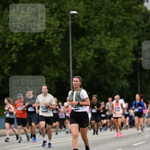 29.06.2025 - hella hamburg halbmarathon Dr. Thomas Lammeyer http://msf.ph/oto/8429934 29.06.2025 10:51:46 Kennedybrücke 1073, 1555, 1593, 1618, 2211, 2320, 2491, 2500, 2556, 2981, 3277, 3823, 4325, 4342, 5700, 5895, 7240, 7827, 8158, 9092, 9743, 9758, 10511, 11276, 11378 meine-sportfotos.de
