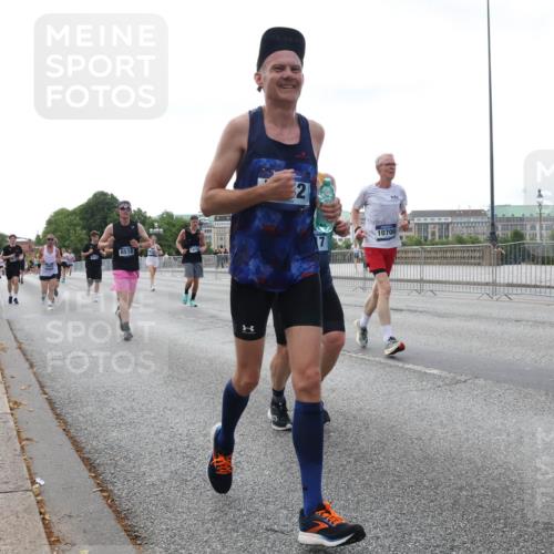 29.06.2025 - hella hamburg halbmarathon Lena Gebhardt http://msf.ph/oto/8429943 29.06.2025 10:07:26 Lombardsbrücke 6518, 2, 10700, 1173, 1893, 2032, 2136, 2190, 3922, 4262, 4502, 4550, 5242, 5899, 6196, 6517, 6518, 6707, 6713, 6715, 6833, 7019, 7503, 8744, 9338, 9967, 10212, 10283, 10700, 11758, 12378, 12550, 15051, 15673, 16241, 17062, 17895, 18218, 18316, 18721, 19134 meine-sportfotos.de
