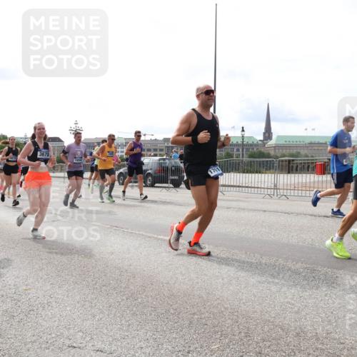 29.06.2025 - hella hamburg halbmarathon Lena Gebhardt http://msf.ph/oto/8429956 29.06.2025 10:19:47 Lombardsbrücke 6797, 14054, 6444, 878, 3678, 1761, 1110, 1115, 1145, 1154, 1332, 1534, 1708, 2017, 2064, 2357, 2405, 2441, 2589, 2795, 2812, 2895, 2918, 2993, 2995, 3278, 3446, 3678, 4108, 4110, 4170, 4539, 4562, 4570, 4722, 4979, 5035, 5123, 5251, 5397, 5449, 5849, 5878, 6444, 6796, 6797, 6872, 6874, 6939, 7137, 7143, 7248, 7249, 7519, 7808, 7836, 7917, 8146, 8387, 8427, 8537, 8575, 8738, 9856, 10039, 10349, 10540, 10594, 10622, 10701, 11028, 11036 meine-sportfotos.de