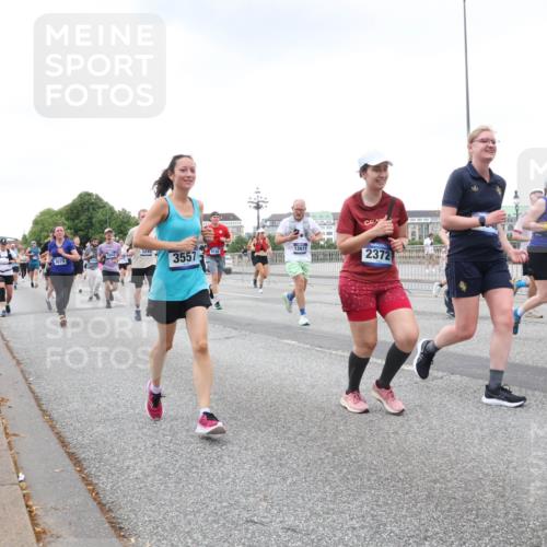 29.06.2025 - hella hamburg halbmarathon Lena Gebhardt http://msf.ph/oto/8429964 29.06.2025 10:54:06 Lombardsbrücke 3079, 3557, 9133, 12611, 2372, 19019, 1017, 1263, 1687, 1744, 1753, 1762, 1779, 1789, 1822, 2079, 2372, 2600, 2761, 2854, 3055, 3079, 3187, 3188, 3249, 3364, 3465, 3467, 3557, 4323, 4685, 4720, 4801, 4838, 5157, 5309, 5430, 5514, 5804, 5817, 5856, 5898, 5964, 6039, 6192, 6273, 6468, 6583, 6913, 6987, 6988, 7039, 7498, 7614, 7670, 7874, 7946, 8801, 8803, 8867, 8924, 9138, 9203, 9503, 9531, 9572, 9771, 10207, 11354, 11390, 11785 meine-sportfotos.de