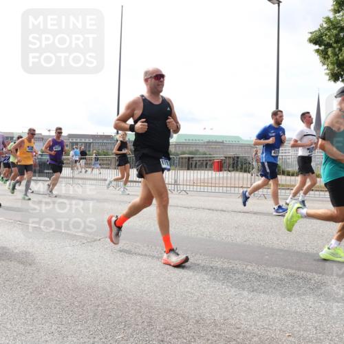29.06.2025 - hella hamburg halbmarathon Lena Gebhardt http://msf.ph/oto/8429978 29.06.2025 10:19:48 Lombardsbrücke 5878, 3678, 10594, 2405, 1110, 1115, 1145, 1154, 1332, 1534, 1708, 2017, 2064, 2357, 2405, 2441, 2589, 2795, 2812, 2895, 2918, 2993, 2995, 3278, 3446, 3678, 4108, 4110, 4170, 4539, 4562, 4570, 4722, 4979, 5035, 5123, 5251, 5397, 5449, 5849, 5878, 6444, 6796, 6797, 6872, 6874, 6939, 7137, 7143, 7248, 7249, 7519, 7808, 7836, 7917, 8146, 8387, 8427, 8537, 8575, 8738, 9856, 10349, 10540, 10594, 10622, 10701, 11028, 11036 meine-sportfotos.de