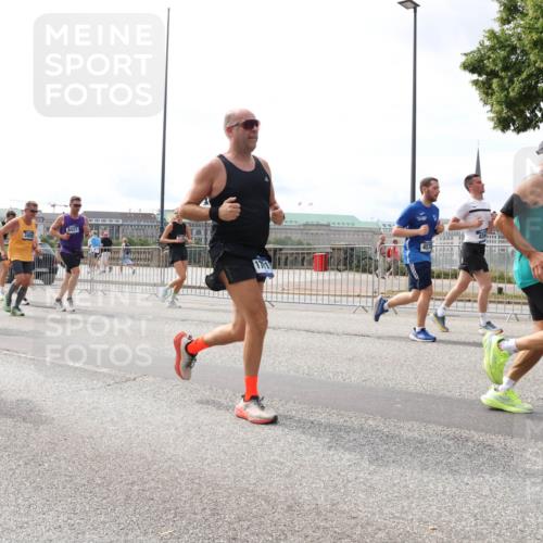 29.06.2025 - hella hamburg halbmarathon Lena Gebhardt http://msf.ph/oto/8429999 29.06.2025 10:19:48 Lombardsbrücke 3678, 8427, 2405, 10594, 1110, 1115, 1145, 1154, 1332, 1534, 1708, 2017, 2064, 2357, 2405, 2441, 2589, 2795, 2812, 2895, 2918, 2993, 2995, 3278, 3446, 3678, 4108, 4110, 4170, 4539, 4562, 4570, 4722, 4979, 5035, 5123, 5251, 5397, 5449, 5849, 5878, 6444, 6796, 6797, 6872, 6874, 6939, 7137, 7143, 7248, 7249, 7519, 7808, 7836, 7917, 8146, 8387, 8427, 8537, 8575, 8738, 9856, 10349, 10540, 10594, 10622, 10701, 11028, 11036 meine-sportfotos.de