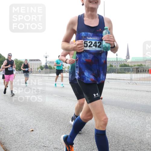 29.06.2025 - hella hamburg halbmarathon Lena Gebhardt http://msf.ph/oto/8430005 29.06.2025 10:07:26 Lombardsbrücke 6518, 5242, 8, 1173, 1893, 2032, 2136, 2190, 3922, 4262, 4502, 4550, 5242, 5899, 6196, 6517, 6518, 6707, 6713, 6715, 6833, 7019, 7503, 8744, 9338, 9967, 10212, 10283, 10700, 11758, 12378, 12550, 15051, 15673, 16241, 17062, 17895, 18218, 18316, 18721, 19134 meine-sportfotos.de