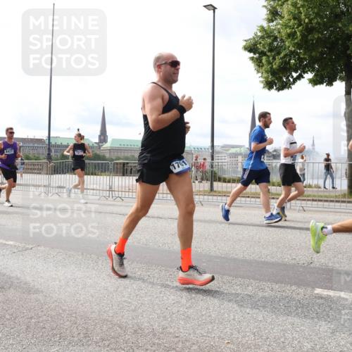29.06.2025 - hella hamburg halbmarathon Lena Gebhardt http://msf.ph/oto/8430024 29.06.2025 10:19:48 Lombardsbrücke 3678, 2405, 8427, 72, 1761, 1110, 1115, 1145, 1154, 1332, 1534, 1708, 2017, 2064, 2357, 2405, 2441, 2589, 2795, 2812, 2895, 2918, 2993, 2995, 3278, 3446, 3678, 4108, 4110, 4170, 4539, 4562, 4570, 4722, 4979, 5035, 5123, 5251, 5397, 5449, 5849, 5878, 6444, 6796, 6797, 6872, 6874, 6939, 7137, 7143, 7248, 7249, 7519, 7808, 7836, 7917, 8146, 8387, 8427, 8537, 8575, 8738, 9856, 10349, 10540, 10594, 10622, 10701, 11028, 11036 meine-sportfotos.de