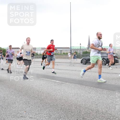 29.06.2025 - hella hamburg halbmarathon Lena Gebhardt http://msf.ph/oto/8430031 29.06.2025 10:54:08 Lombardsbrücke 580, 3249, 913, 12, 1017, 1263, 1687, 1744, 1753, 1762, 1779, 1789, 1822, 1949, 2079, 2372, 2600, 2761, 2854, 3055, 3079, 3187, 3188, 3249, 3364, 3465, 3467, 3557, 4323, 4685, 4720, 4801, 4838, 5157, 5309, 5430, 5514, 5804, 5817, 5856, 5898, 5964, 6039, 6192, 6273, 6468, 6583, 6987, 6988, 7039, 7498, 7614, 7670, 7874, 7946, 8801, 8803, 8867, 8924, 9130, 9138, 9203, 9503, 9531, 9572, 9771, 10207, 11354, 11390, 11785 meine-sportfotos.de