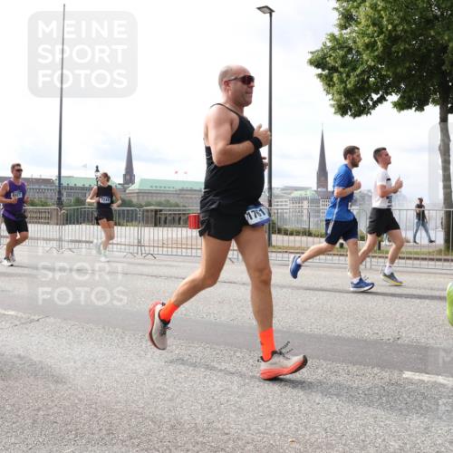 29.06.2025 - hella hamburg halbmarathon Lena Gebhardt http://msf.ph/oto/8430050 29.06.2025 10:19:48 Lombardsbrücke 3678, 2405, 8427, 7249, 1761, 1110, 1115, 1145, 1154, 1332, 1534, 1708, 2017, 2064, 2357, 2405, 2441, 2589, 2795, 2812, 2895, 2918, 2993, 2995, 3278, 3446, 3678, 4108, 4110, 4170, 4539, 4562, 4570, 4722, 4979, 5035, 5123, 5251, 5397, 5449, 5849, 5878, 6444, 6796, 6797, 6872, 6874, 6939, 7137, 7143, 7248, 7249, 7519, 7808, 7836, 7917, 8146, 8387, 8427, 8537, 8575, 8738, 9856, 10349, 10540, 10594, 10622, 10701, 11028, 11036 meine-sportfotos.de