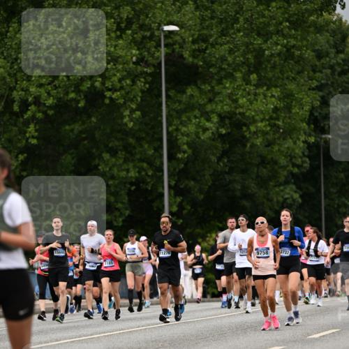 29.06.2025 - hella hamburg halbmarathon Dr. Thomas Lammeyer http://msf.ph/oto/8430059 29.06.2025 10:51:48 Kennedybrücke 1073, 1555, 1593, 1618, 2211, 2320, 2491, 2500, 2556, 2981, 3277, 3823, 4342, 5700, 5895, 7240, 7827, 8105, 8158, 9092, 9743, 9758, 10511, 11276, 11378 meine-sportfotos.de