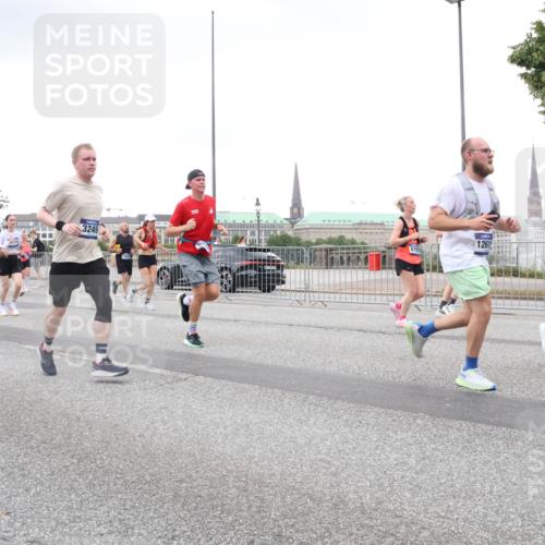 29.06.2025 - hella hamburg halbmarathon Lena Gebhardt http://msf.ph/oto/8430078 29.06.2025 10:54:09 Lombardsbrücke 3249, 12611, 1017, 1263, 1687, 1744, 1753, 1762, 1779, 1789, 1822, 1949, 2079, 2372, 2600, 2761, 2854, 3055, 3079, 3187, 3188, 3249, 3364, 3465, 3467, 3557, 3857, 4323, 4685, 4720, 4801, 4838, 5157, 5309, 5430, 5514, 5804, 5817, 5856, 5898, 5933, 5964, 6039, 6192, 6273, 6468, 6583, 6987, 6988, 7039, 7498, 7614, 7670, 7874, 7946, 8801, 8803, 8867, 8924, 9130, 9138, 9203, 9503, 9572, 9771, 10207, 11354, 11390, 11785 meine-sportfotos.de